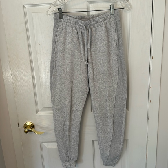 Jogging - Picture 1 of 1